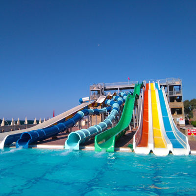 좋은 가격 Outdoor Fiberglass Water Park Slide with 6-8mm Thickness and Customized Size for Long Service Life Over 10 Years 온라인으로
