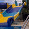 섬유 유리 수영장 용수 슬라이드 서쪽 해변 공원들은 연한 녹청색 슬라이드 설정을 자주 드나듭니다