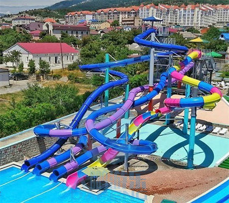 둘러싸인 트위스트 4 레인 워터 슬라이드 캄보 상업적 섬유 유리 나선형