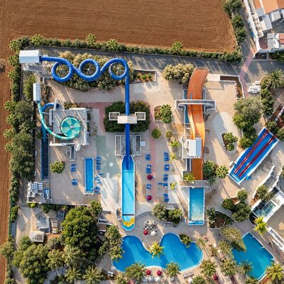 Resort Water Park Attractions With Custom Slide Layouts And Family Splash Zones